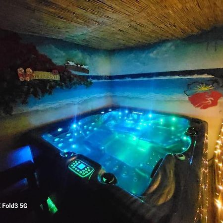 Studio Avec Terrasse Et Jacuzzi فالبون المظهر الخارجي الصورة